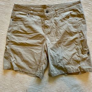 Women’s tan Kuhl shorts